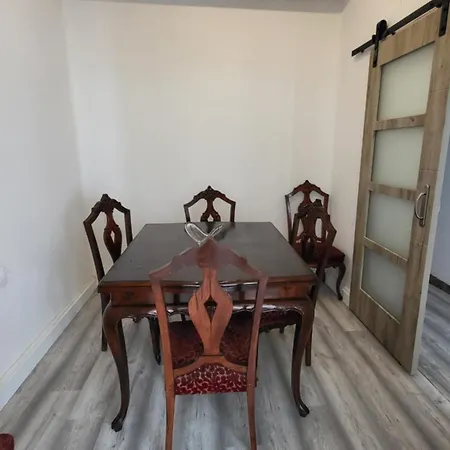 In The Center דירה